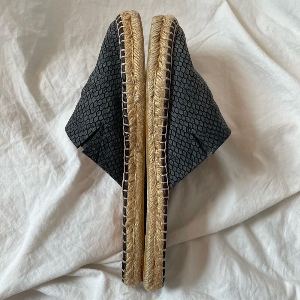 Kensie Hensley Faux Snake Skin Embossed Espadrille Mule Slip On Sandal Black 7 - Picture 10 of 14